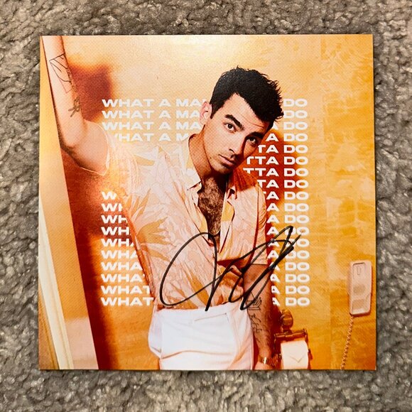Joe Jonas Signed CD Insert Jonas Brothers What a Man Gotta Do - Picture 1 of 1
